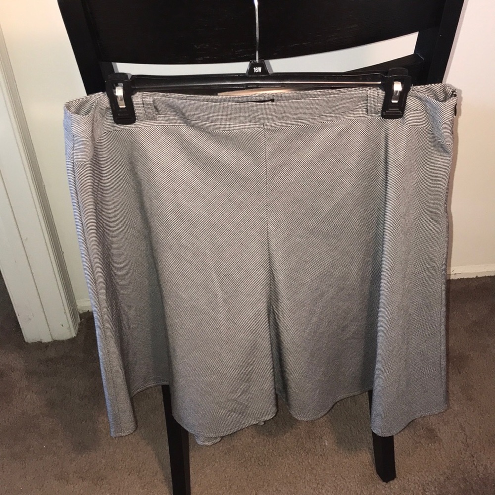 Danielle B black and white skirt size 16